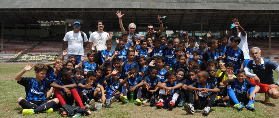 [SCHOOL UNIFORMS AND NERAZZURRI SHIRTS OUT IN THE COLLEGES OF CUBA]