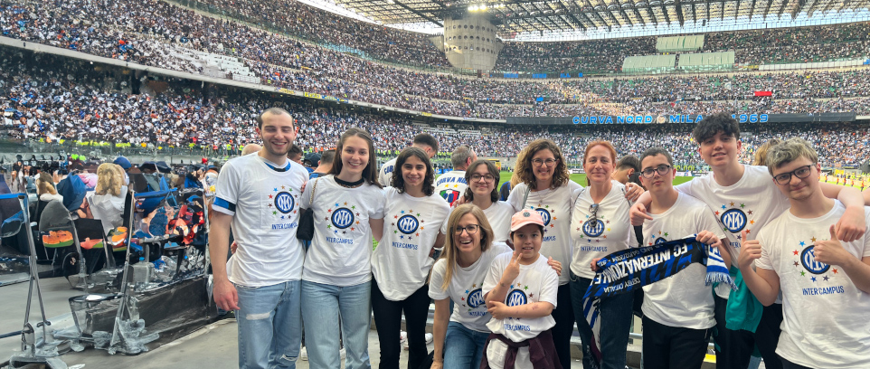 [Bambini e ragazzi del Comitato Maria Letizia Verga alla Festa per lo Scudetto!]